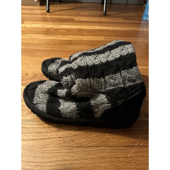 UGG cardy knit black grey striped sweater boots slippers sz 4 - Picture 4 of 8